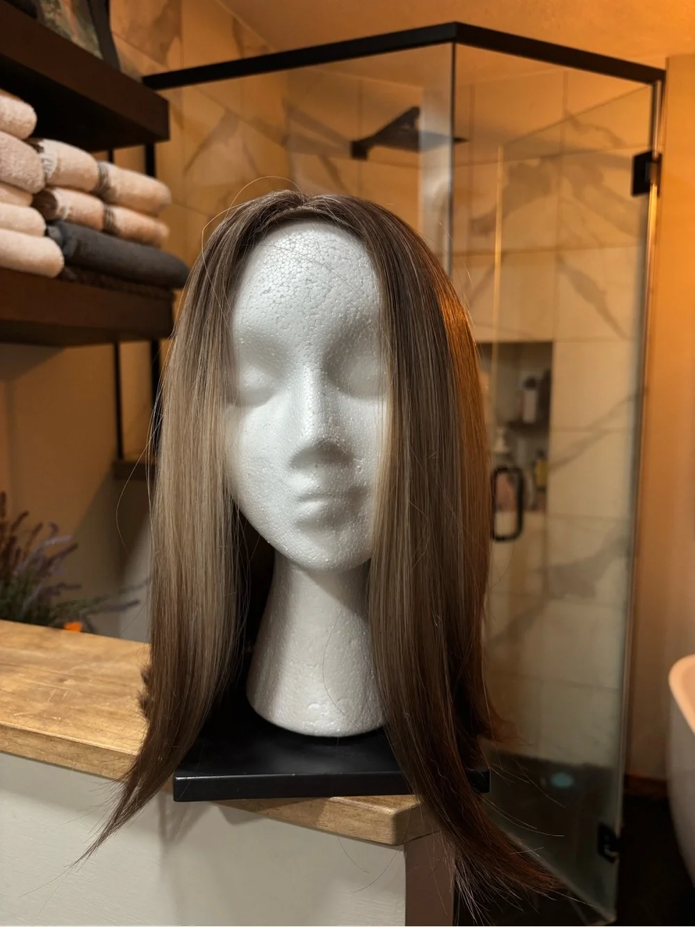 Classic Straight Women’s Wig in Light Brown With Darkened Ends